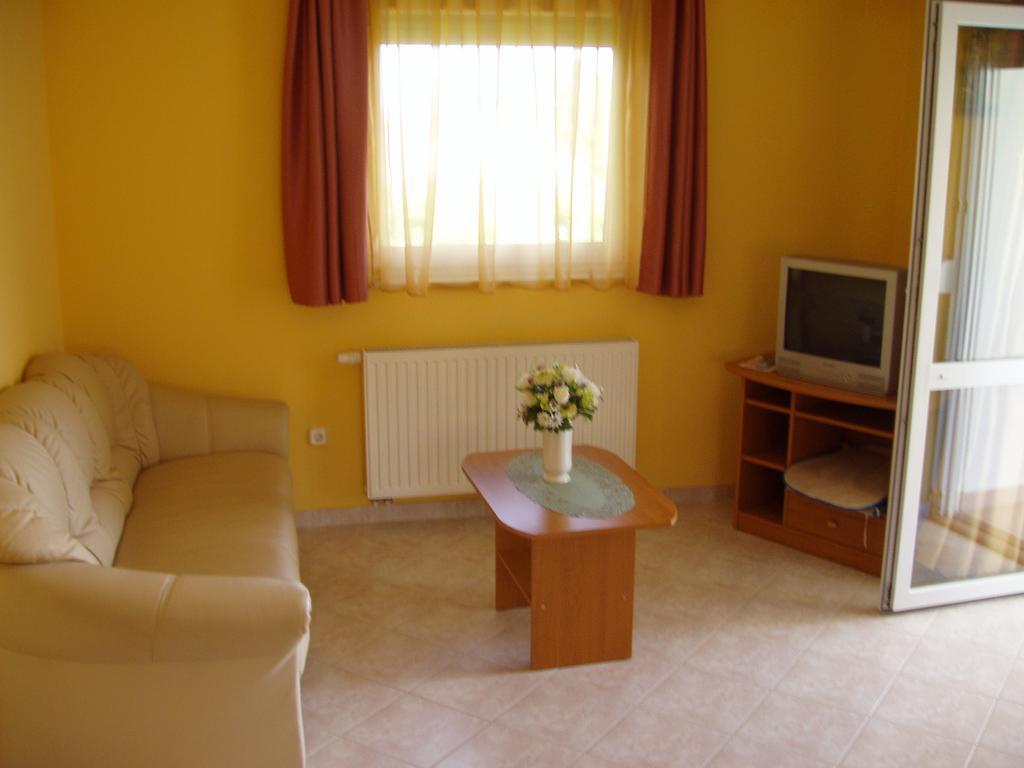 Katalin Apartmanhaz ซาลาคาโรส ภายนอก รูปภาพ